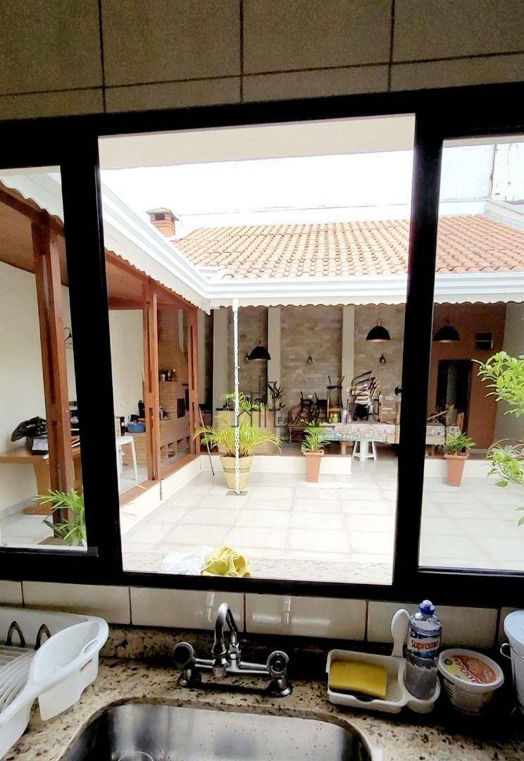 Casa à venda com 3 quartos, 246m² - Foto 9