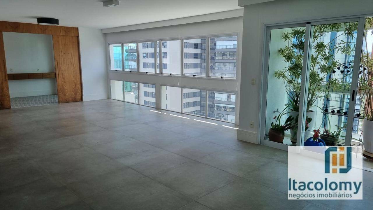 Apartamento à venda com 3 quartos, 253m² - Foto 2