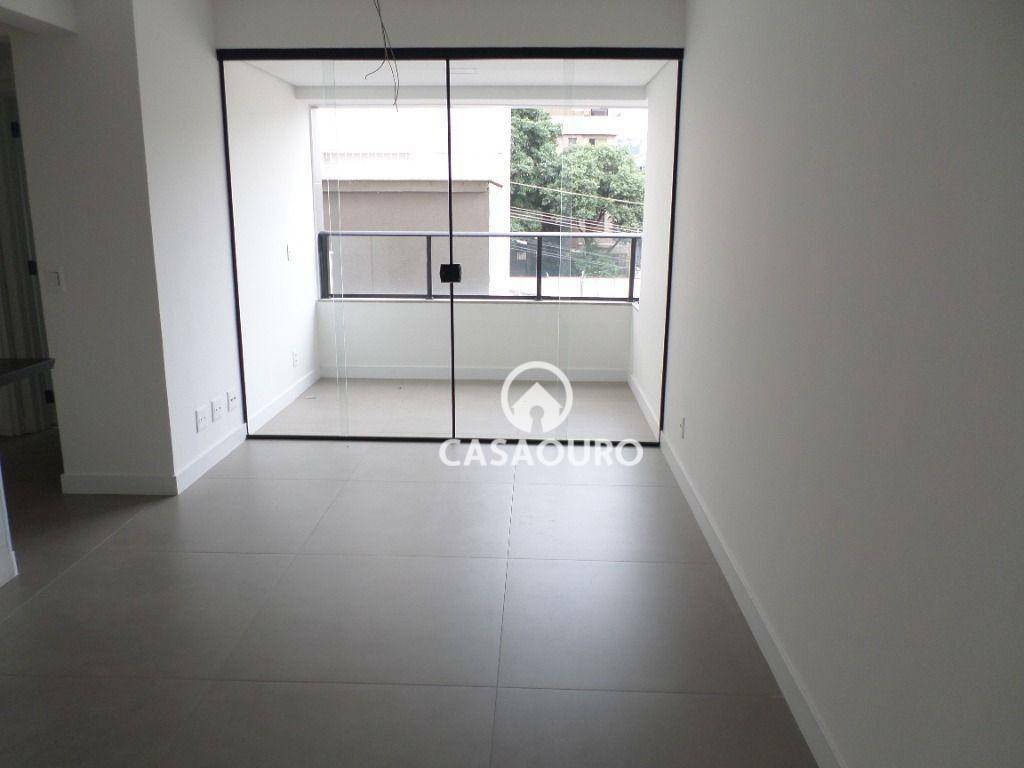 Apartamento à venda com 2 quartos, 62m² - Foto 3