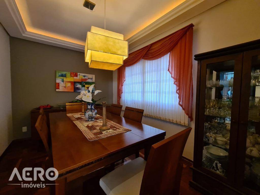 Casa de Condomínio à venda com 4 quartos, 324m² - Foto 13