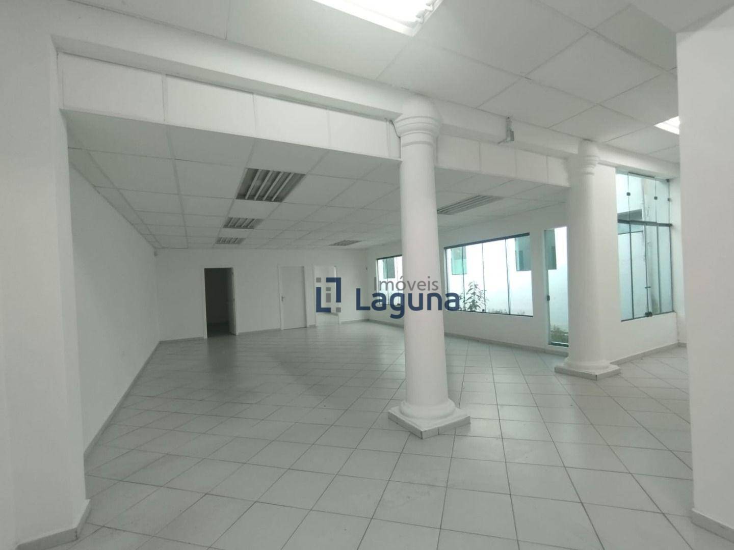 Prédio Inteiro para alugar, 1500m² - Foto 1