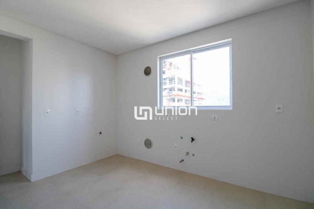 Apartamento à venda com 3 quartos, 136m² - Foto 7