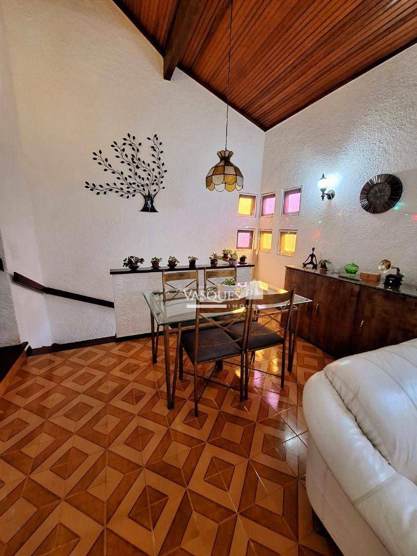 Casa à venda com 4 quartos, 102m² - Foto 2