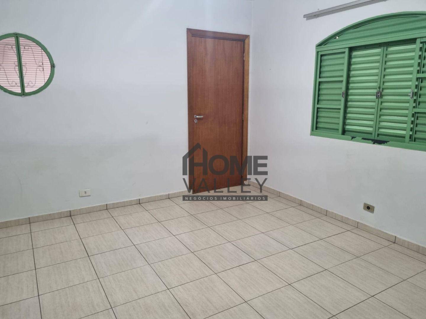 Casa à venda e aluguel com 4 quartos, 220m² - Foto 4