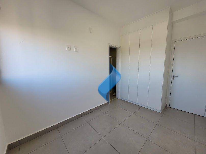 Apartamento para alugar com 3 quartos, 125m² - Foto 12