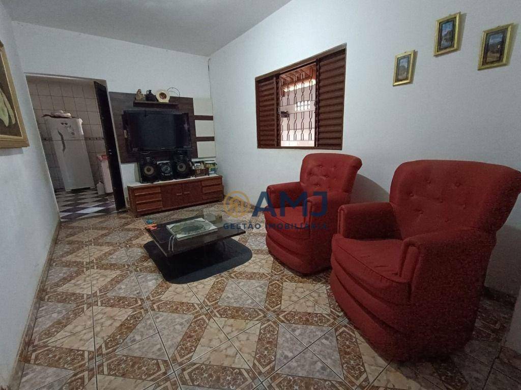 Casa à venda com 2 quartos, 220m² - Foto 1