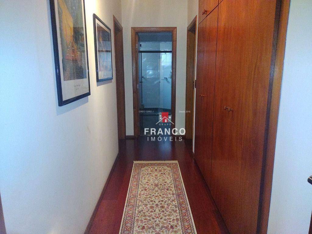 Apartamento para alugar com 3 quartos, 242m² - Foto 9