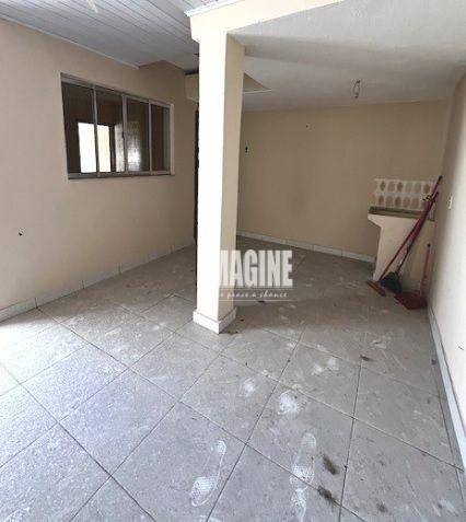 Casa à venda com 2 quartos, 100m² - Foto 11