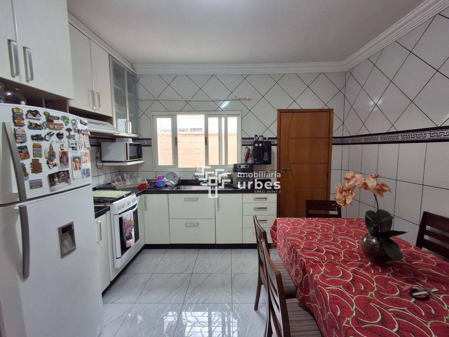 Casa à venda com 2 quartos, 90m² - Foto 4