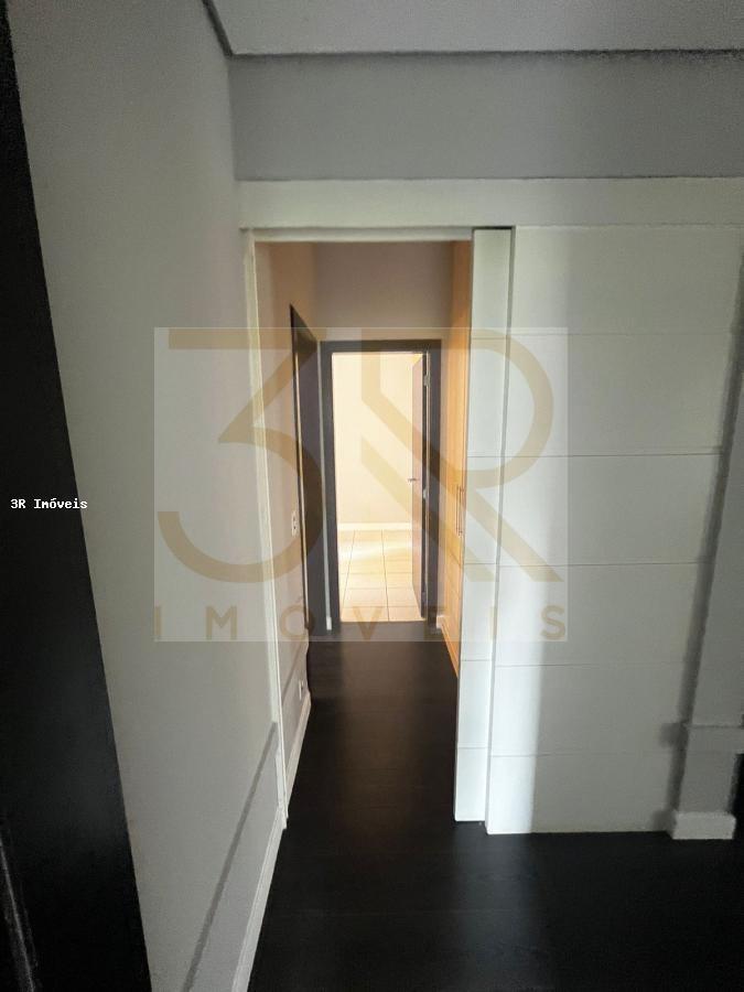 Apartamento para alugar com 3 quartos, 138m² - Foto 12