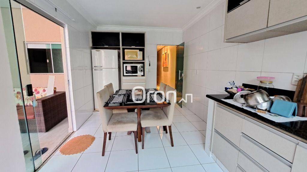 Casa à venda com 3 quartos, 215m² - Foto 8