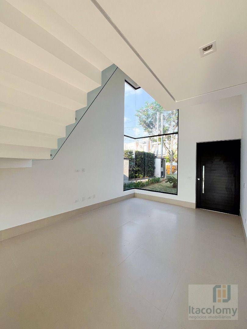 Casa de Condomínio à venda com 3 quartos, 220m² - Foto 3