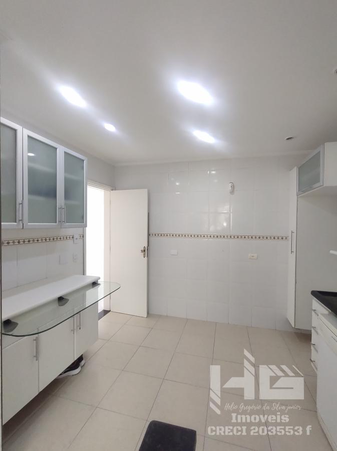 Sobrado à venda com 3 quartos, 200m² - Foto 32