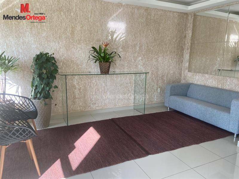 Apartamento à venda com 2 quartos, 67m² - Foto 2