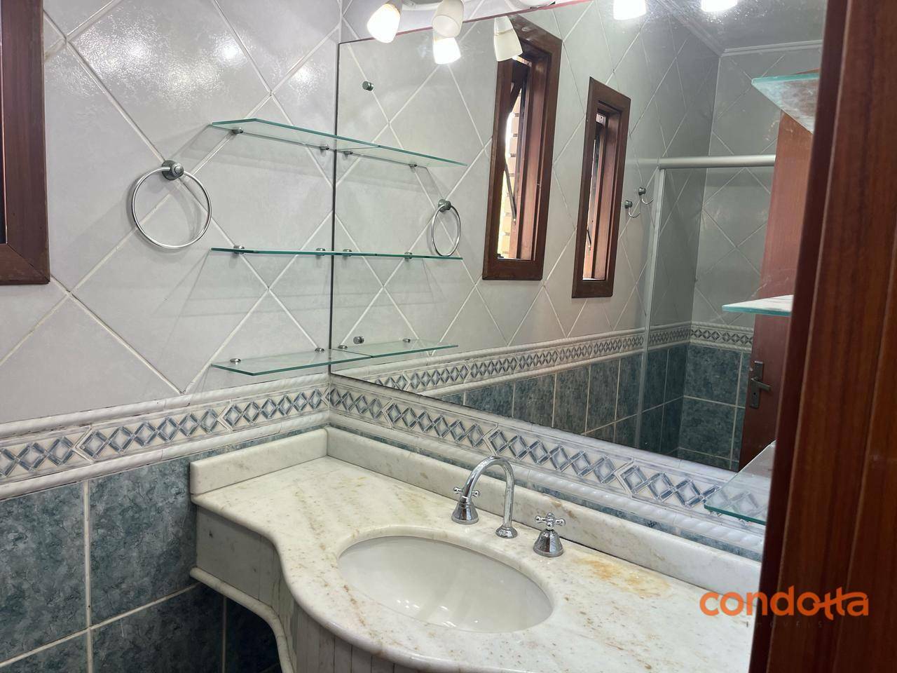Casa para alugar com 4 quartos, 300m² - Foto 35