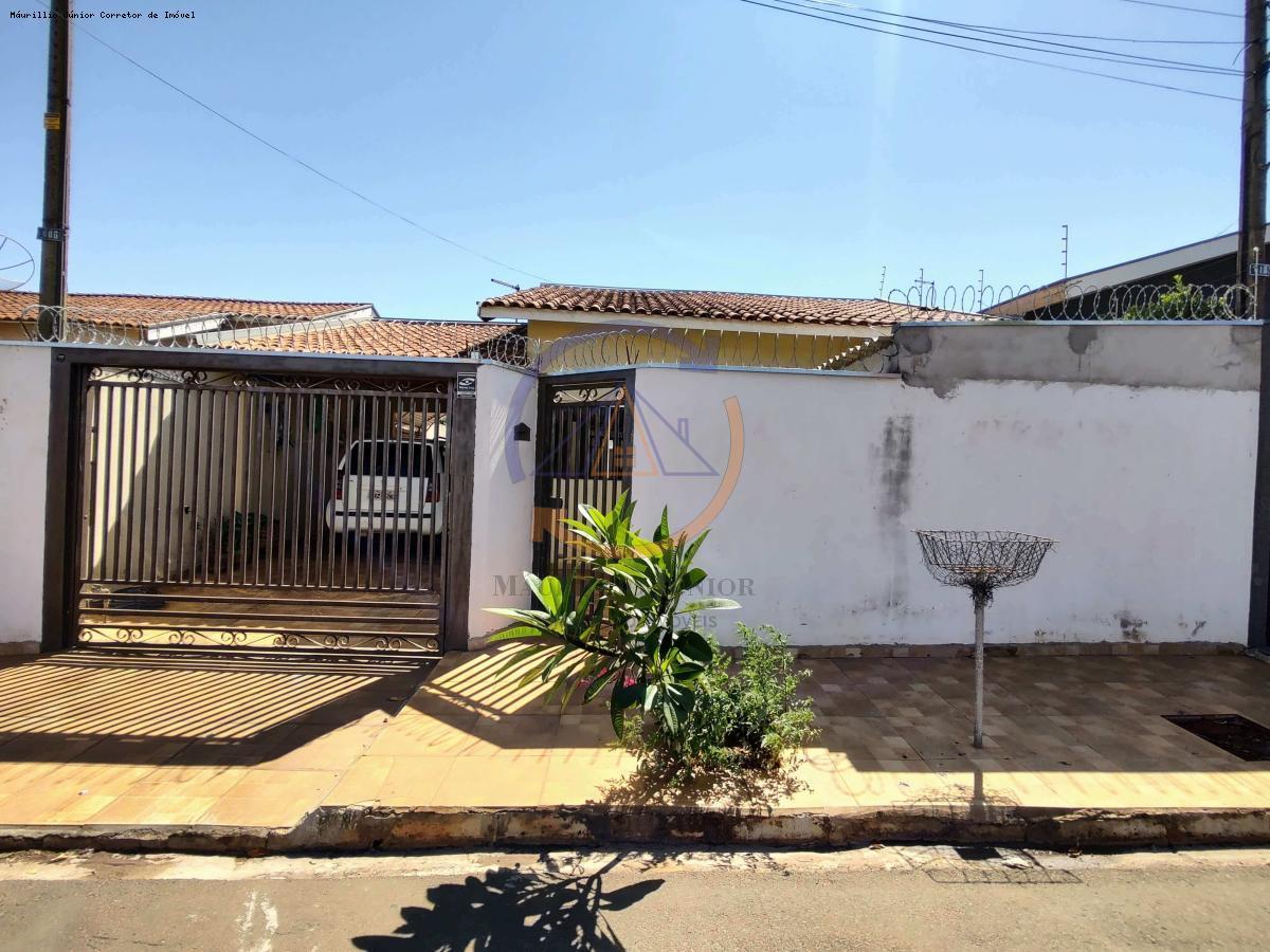 Casa à venda com 2 quartos, 200m² - Foto 2