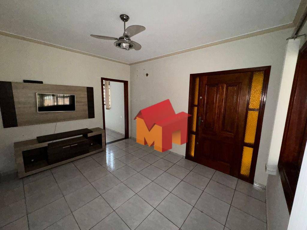 Casa à venda com 3 quartos, 220m² - Foto 2