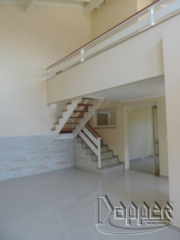 Casa à venda com 3 quartos, 220m² - Foto 4