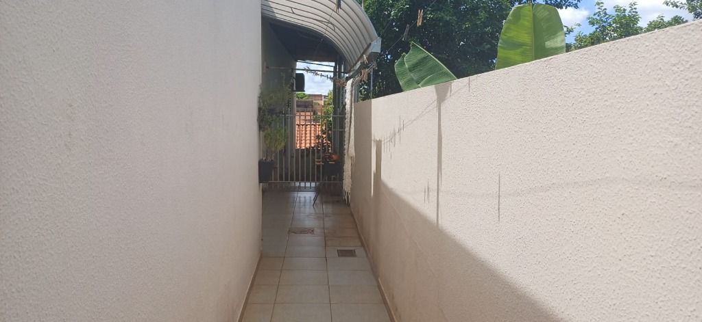 Casa à venda com 3 quartos, 340m² - Foto 2