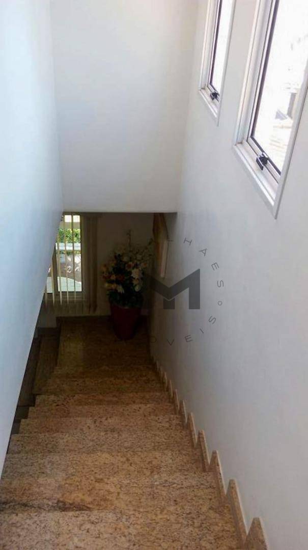 Casa à venda com 5 quartos, 198m² - Foto 11