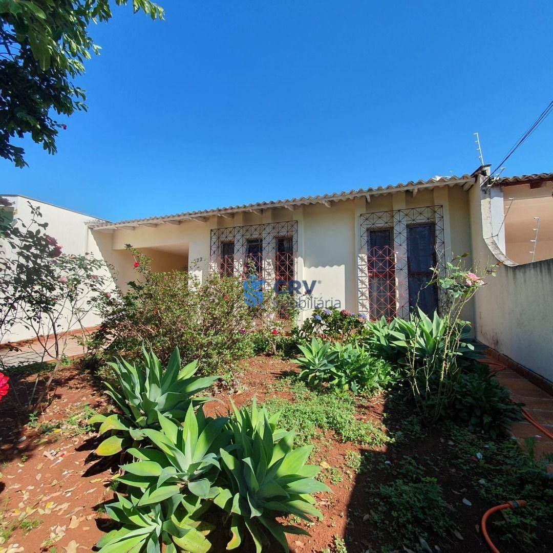 Casa à venda e aluguel com 3 quartos, 150m² - Foto 2