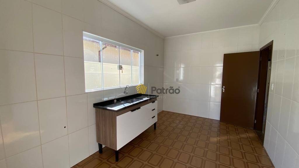 Casa à venda com 3 quartos, 141m² - Foto 2