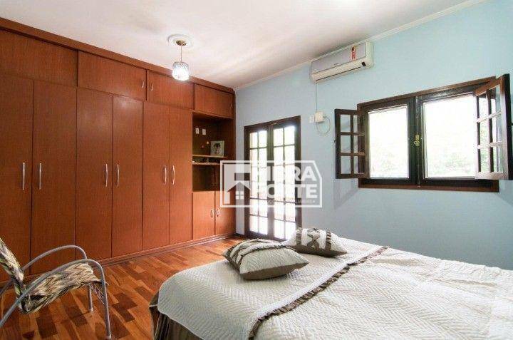 Casa à venda com 3 quartos, 221m² - Foto 19