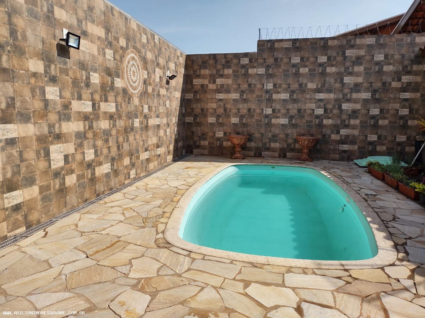 Casa à venda com 5 quartos, 339m² - Foto 1