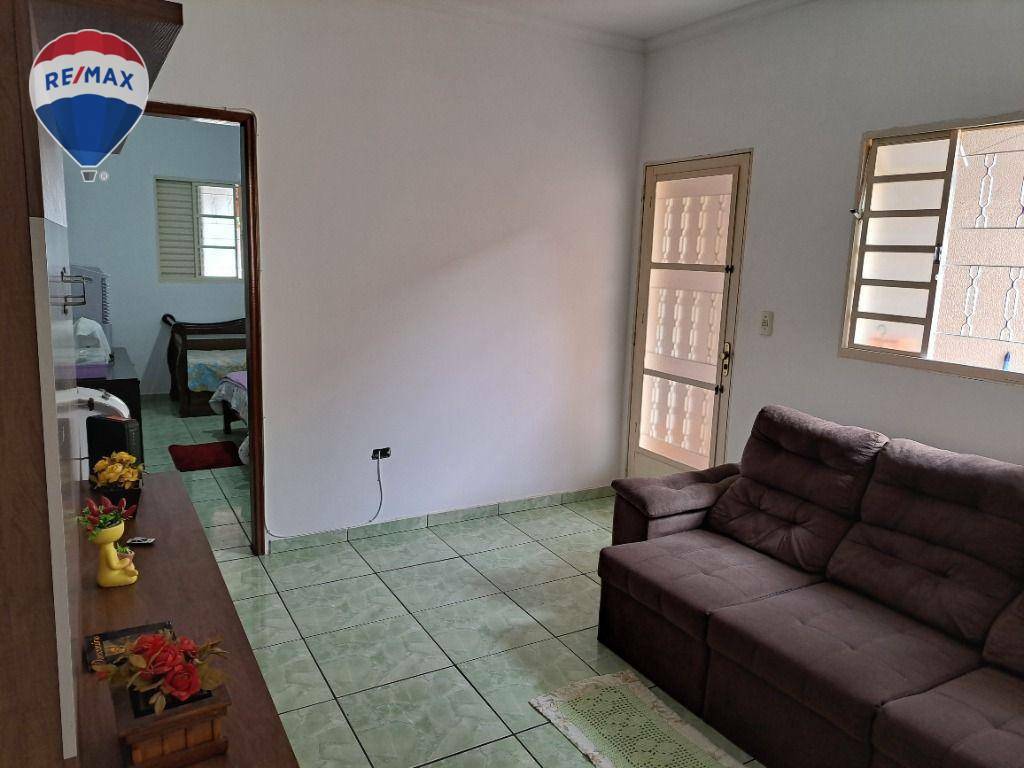 Casa à venda com 2 quartos, 67m² - Foto 2