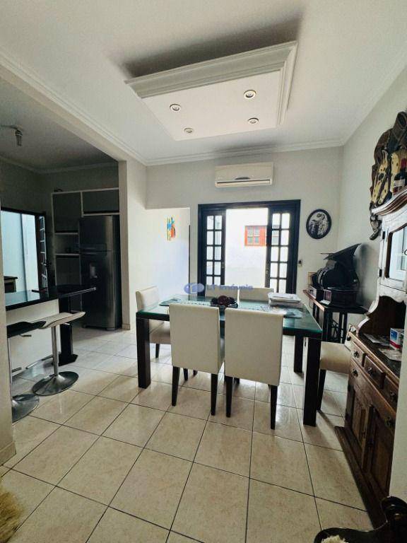 Casa à venda com 3 quartos, 130m² - Foto 1