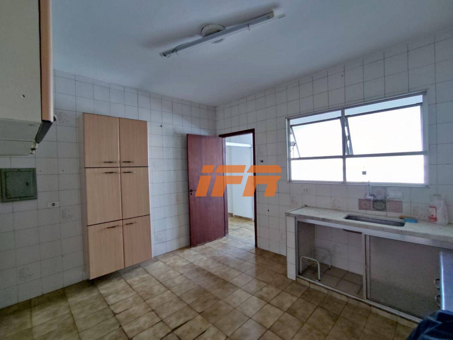 Apartamento à venda com 3 quartos, 143m² - Foto 18