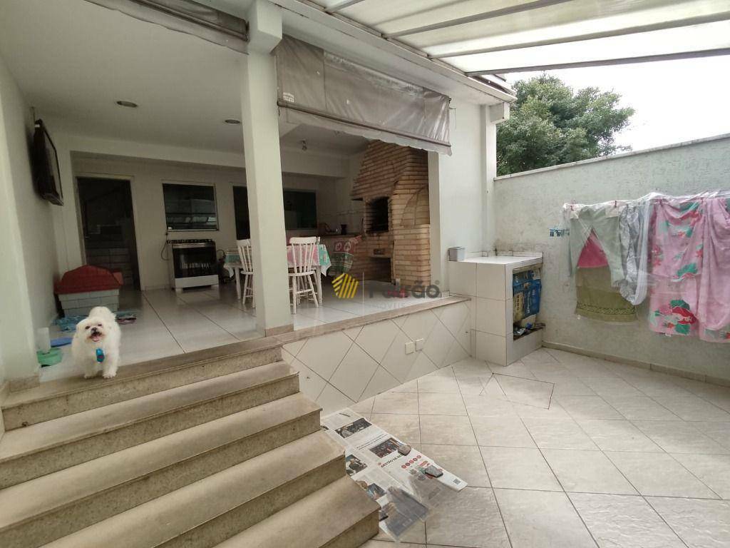 Sobrado à venda com 3 quartos, 318m² - Foto 1