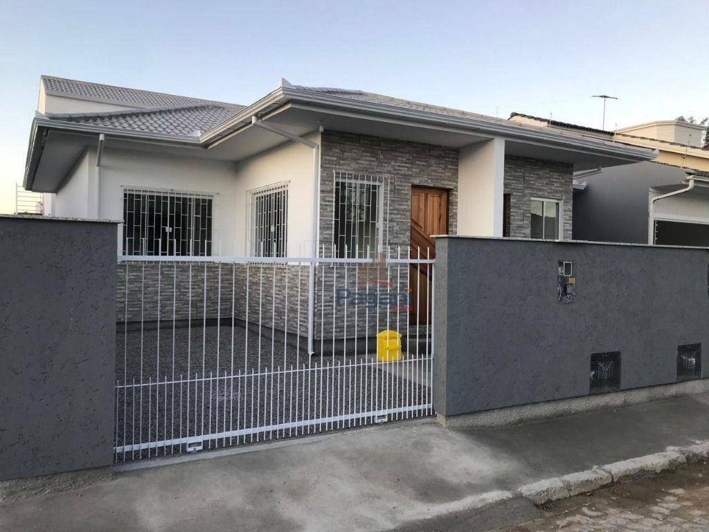 Casa para alugar com 2 quartos, 50m² - Foto 1