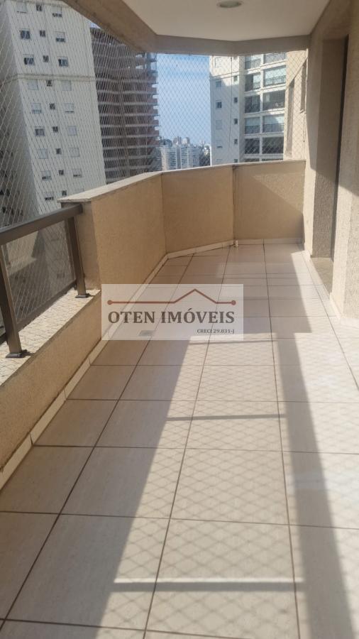 Apartamento para alugar com 4 quartos, 220m² - Foto 1