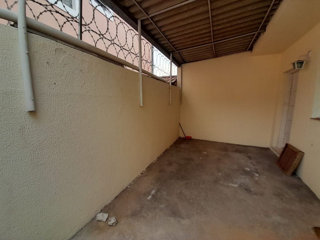 Casa à venda com 1 quarto, 60m² - Foto 11