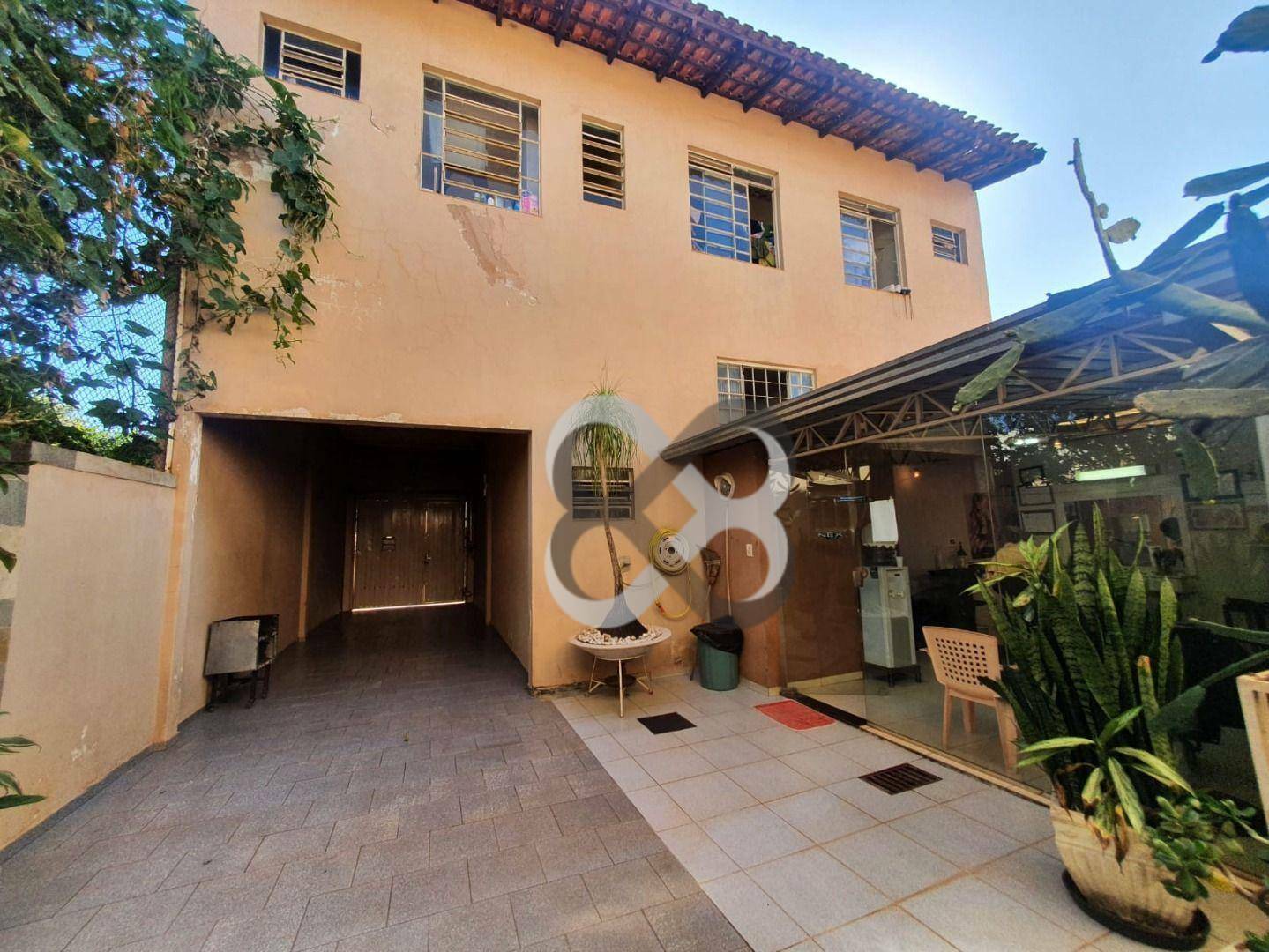 Casa à venda com 3 quartos, 286m² - Foto 1