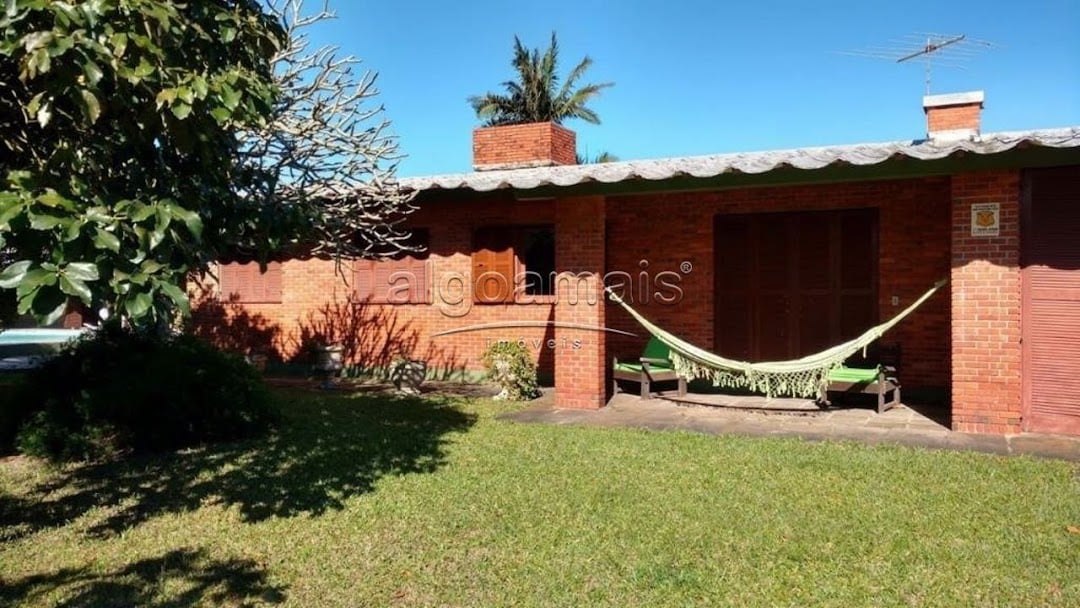 Casa à venda com 4 quartos, 100m² - Foto 2