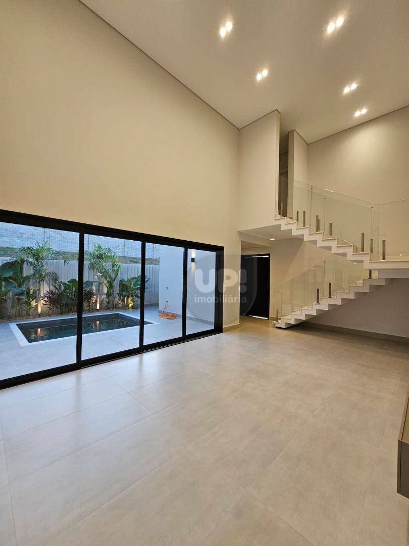 Casa de Condomínio à venda com 3 quartos, 240m² - Foto 4