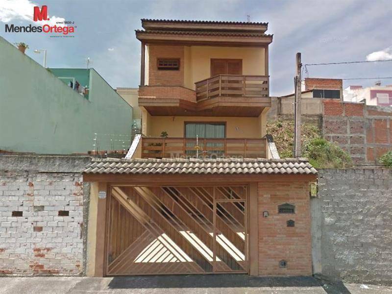 Casa à venda com 3 quartos, 245m² - Foto 1