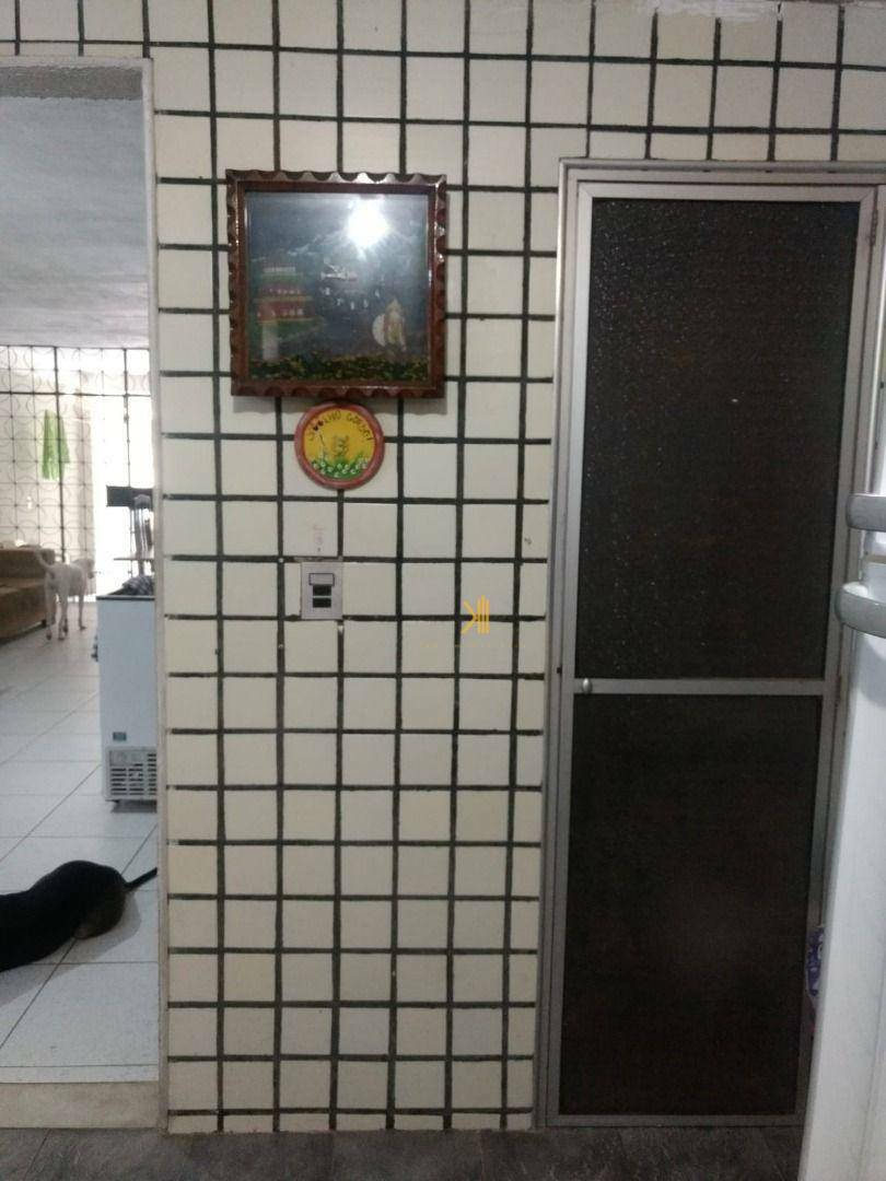 Casa à venda com 3 quartos, 198m² - Foto 3