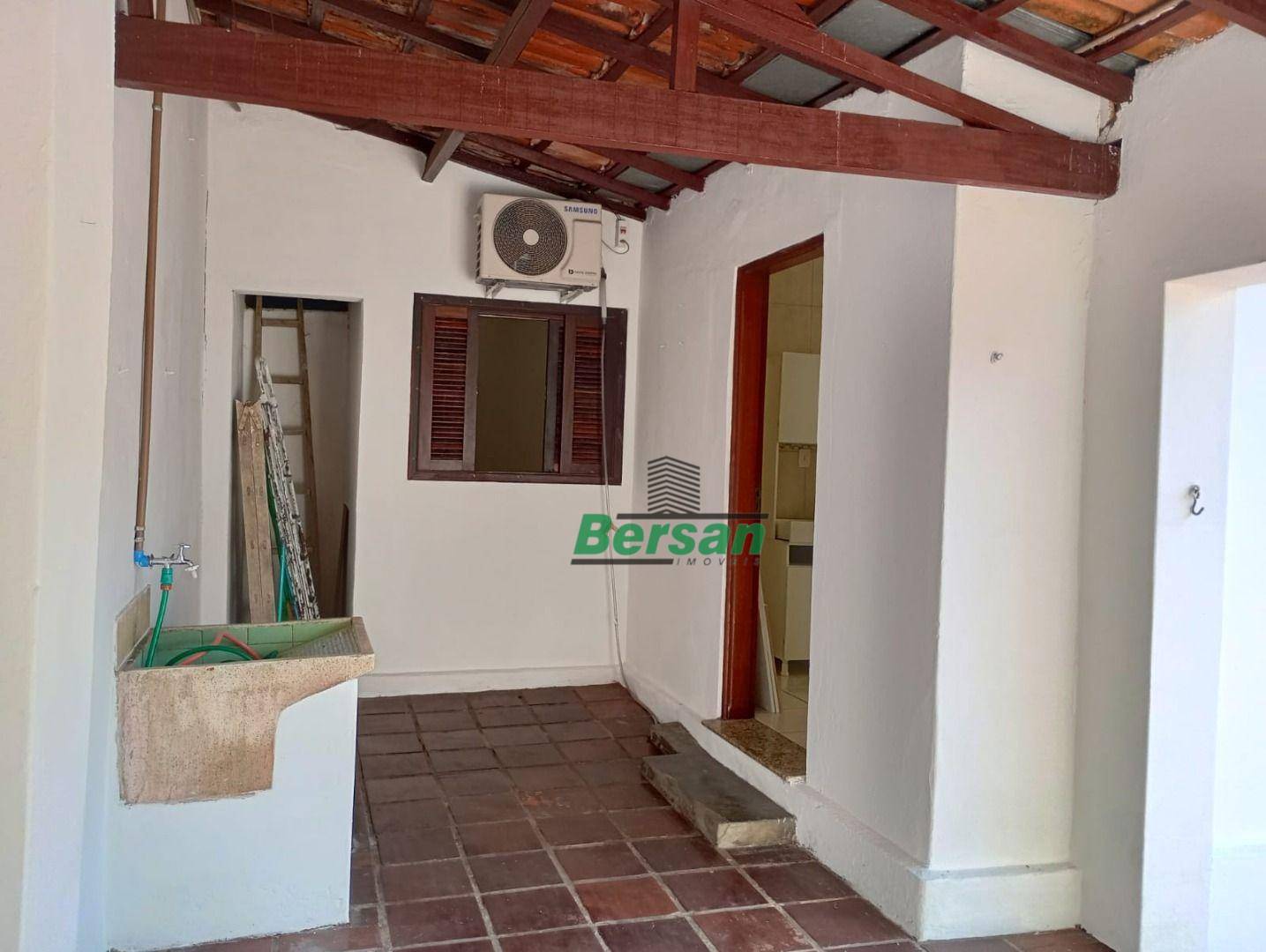 Casa à venda com 3 quartos, 158m² - Foto 3