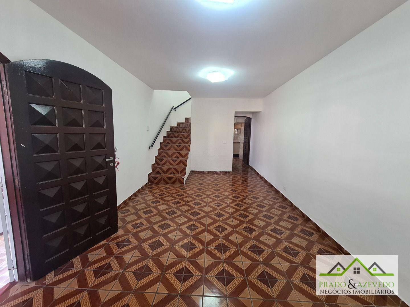 Casa para alugar com 2 quartos, 210m² - Foto 1