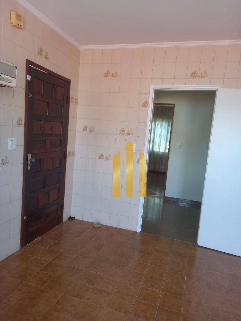 Sobrado à venda e aluguel com 3 quartos, 190m² - Foto 4