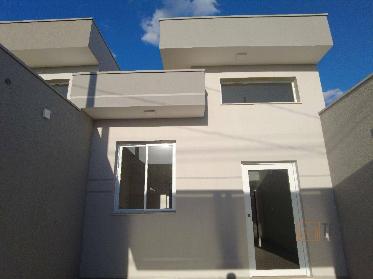 Casa à venda com 2 quartos, 60m² - Foto 2