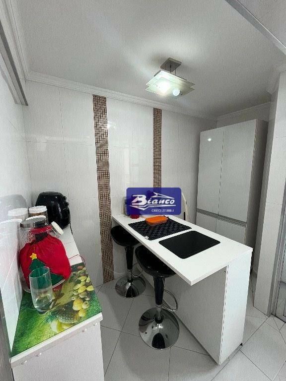 Apartamento à venda com 2 quartos, 70m² - Foto 12