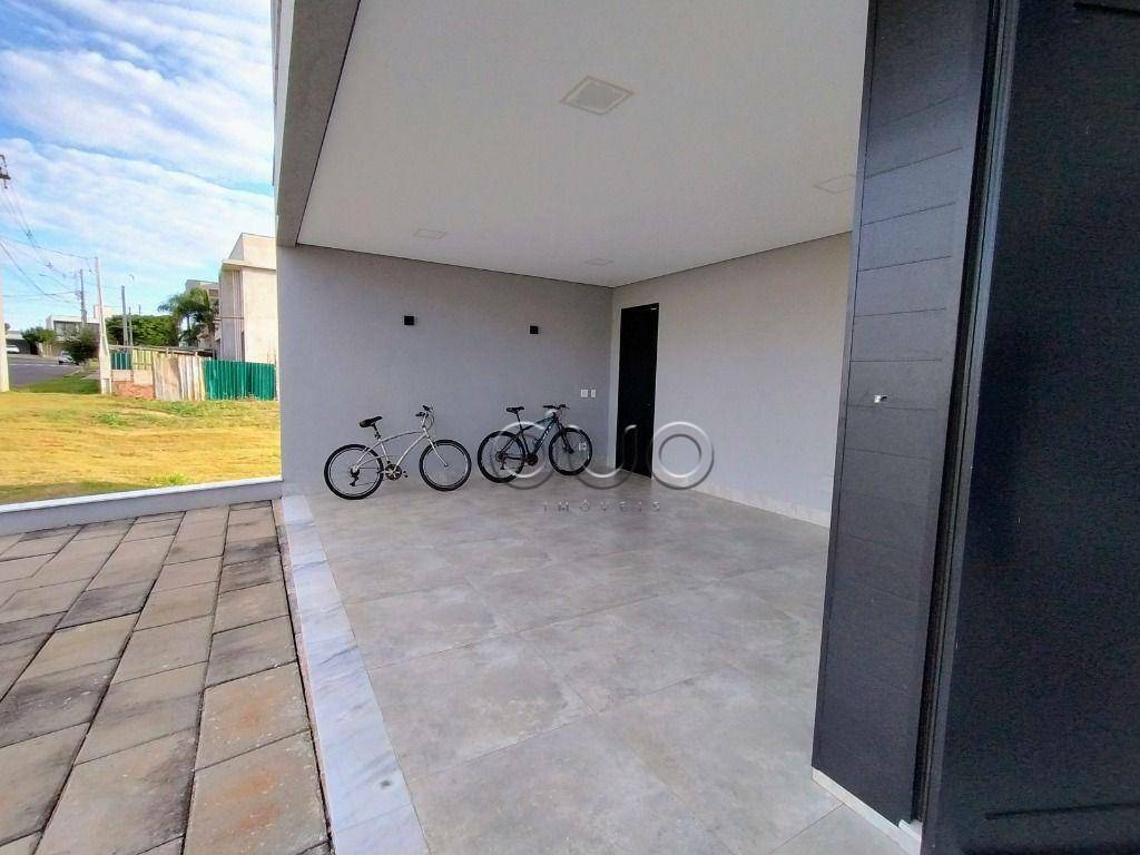 Casa de Condomínio à venda com 3 quartos, 251m² - Foto 2