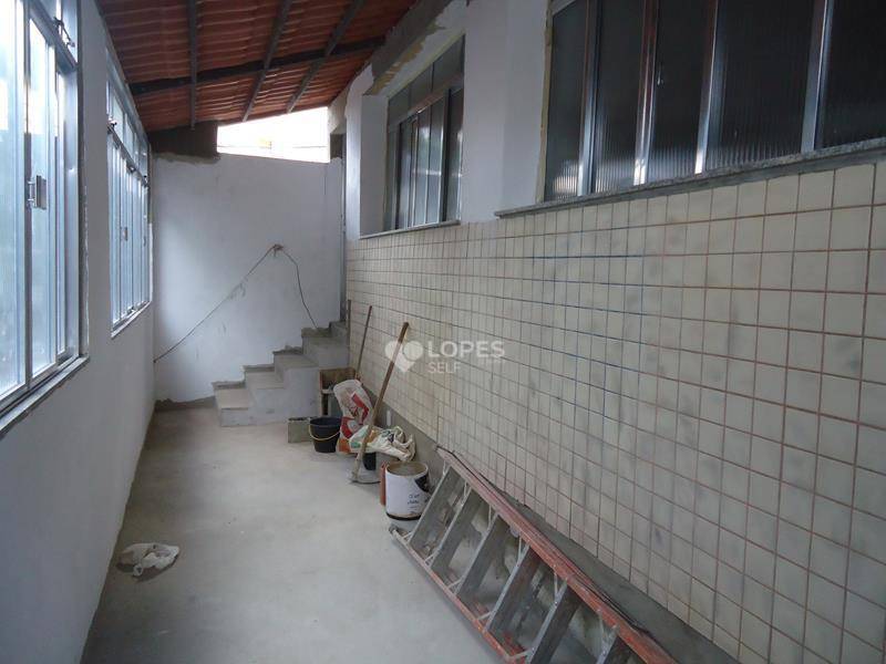 Casa à venda com 4 quartos, 233m² - Foto 4