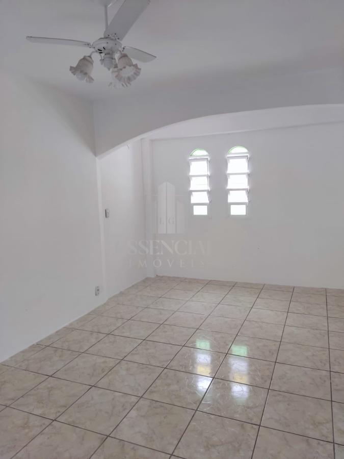 Casa para alugar com 4 quartos, 300m² - Foto 10