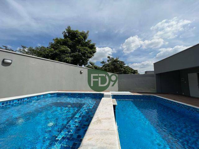 Casa de Condomínio à venda com 3 quartos, 220m² - Foto 3