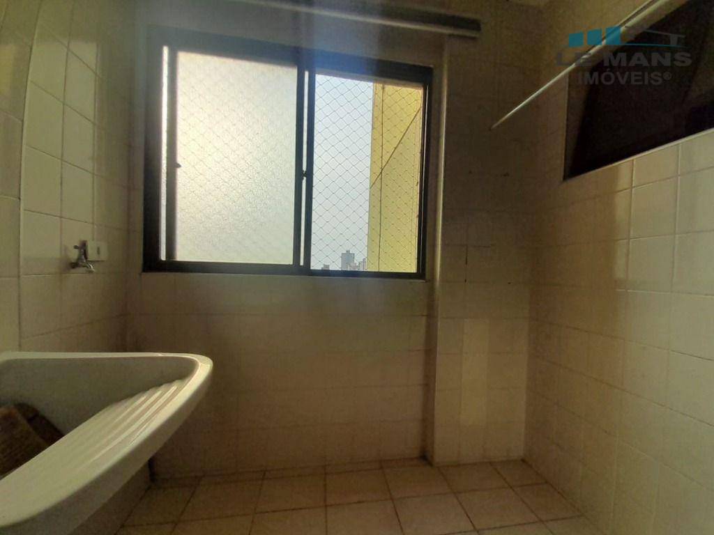 Apartamento à venda com 3 quartos, 196m² - Foto 17